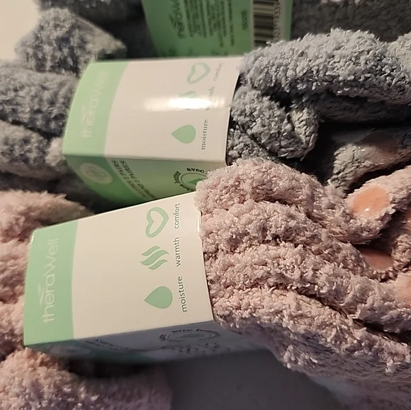 6 Pairs  Fuzzy Socks Non-Slip Moisturizing Infused  Women's One Size - Picture 7 of 10